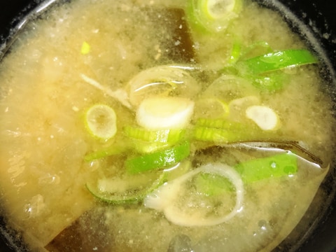 出汁をとった昆布も一緒にお味噌汁